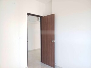 Room in 2 BHK Apartment at Lodha Amara, Kolshet Road – for Rent