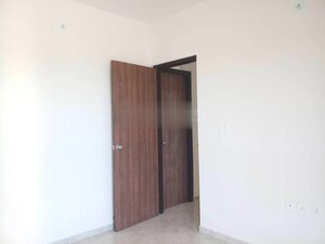 Room in 2 BHK Apartment at Lodha Amara, Kolshet Road – for Rent