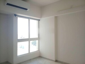Room in 2 BHK Apartment at Lodha Amara, Kolshet Road – for Rent