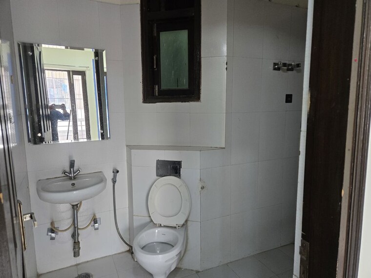 Bathroom, kohli-one-malibu-town 3 Bedroom 1600 Sq.Ft. Builder Floor In Sector 47 Gurgaon 10206029