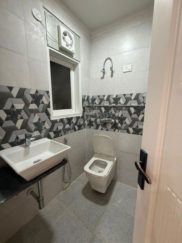 Bathroom, saket 2 Bedroom 1200 Sq.Ft. Builder Floor In Saket Delhi 10206053
