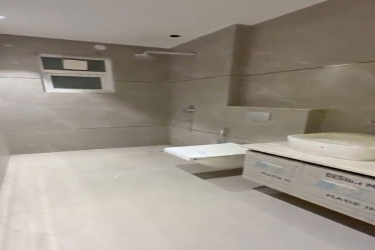 Bathroom, sector 7 4 Bedroom 320 Sq.Yd. Builder Floor In Sector 7 Gurgaon 10203794