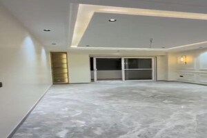 Room in 4 BHK Builder Floor at Sector 7 – for Sale