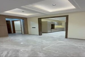 Room in 4 BHK Builder Floor at Sector 7 – for Sale