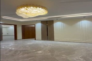 Room in 4 BHK Builder Floor at Sector 7 – for Sale