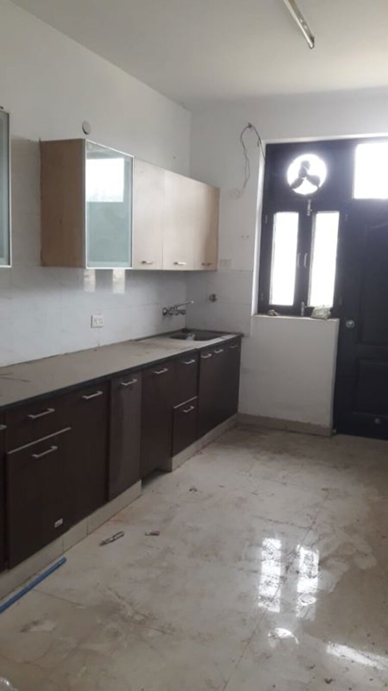 Kitchen, omaxe-silver-birch 3 Bedroom 1640 Sq.Ft. Builder Floor In North Mullanpur Chandigarh 10206060