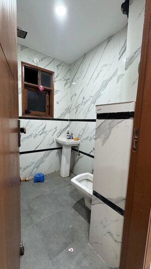 Bathroom in 3 BHK Builder Floor at Palm Residency Chhatarpur, Chattarpur – for Rent
