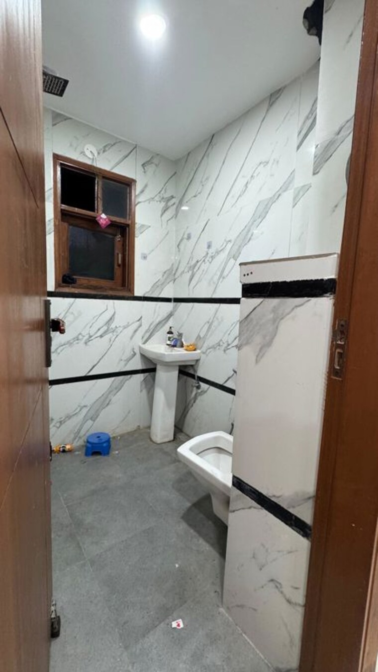 Bathroom, palm-residency-chhatarpur 3 Bedroom 1250 Sq.Ft. Builder Floor In Chattarpur Delhi 10206078
