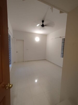 Room in 3 BHK Apartment at NCC Nagarjuna Greenwoods, Marathahalli – for Rent