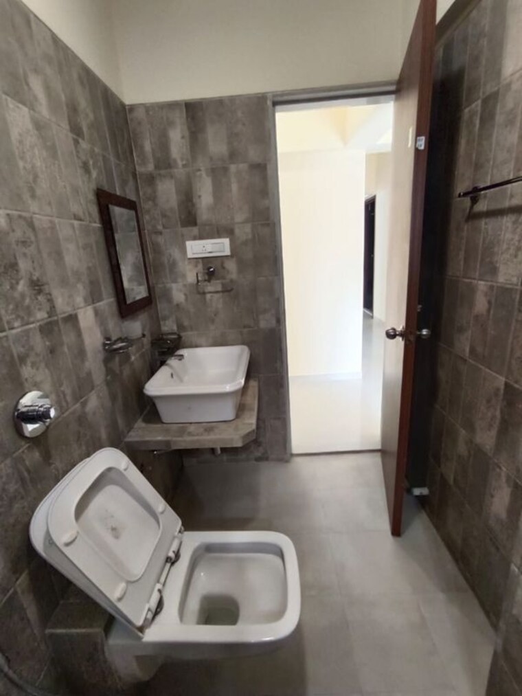 Bathroom, bdl-hresa 2 Bedroom 750 Sq.Ft. Apartment In Chembur Mumbai 10206149
