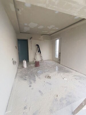 Room in 3 BHK Apartment at Mahim West – for Rent