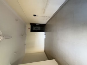 Room in 3 BHK Apartment at Raheja Serenity, Kandivali East – for Rent