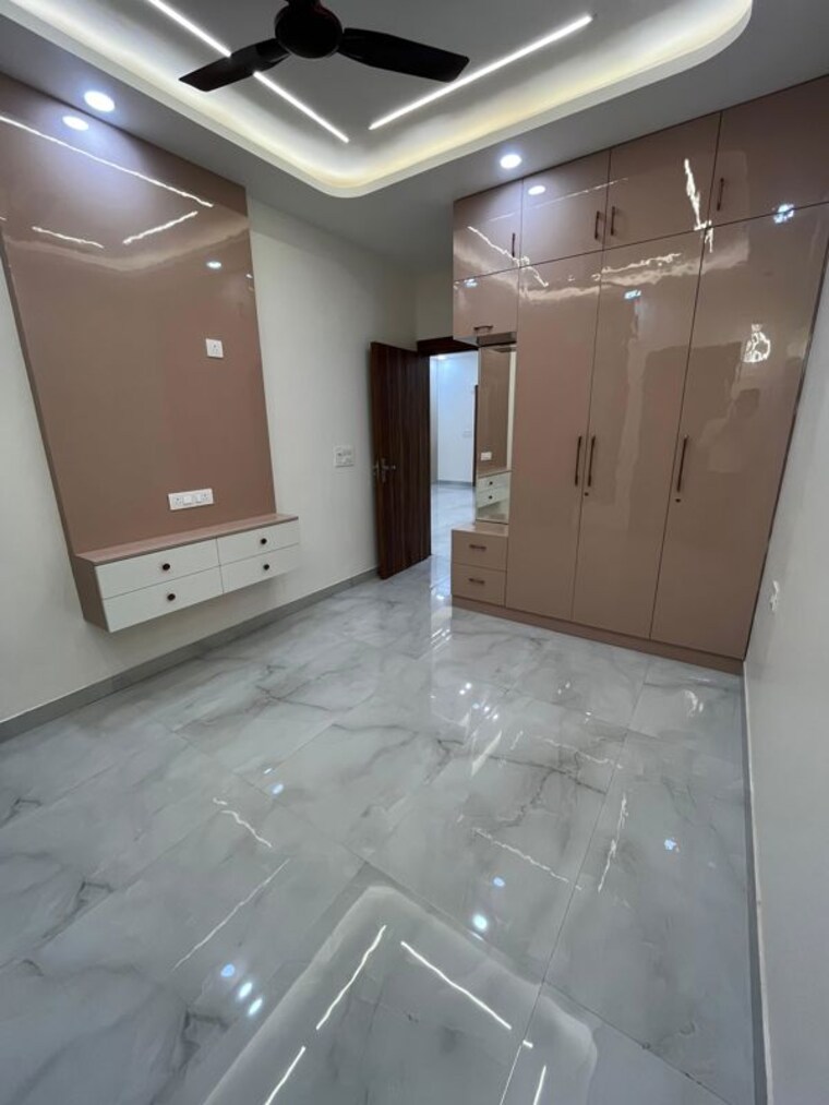 Room, ip extension 2.5 Bedroom 450 Sq.Ft. Builder Floor In Ip Extension Delhi 10206239