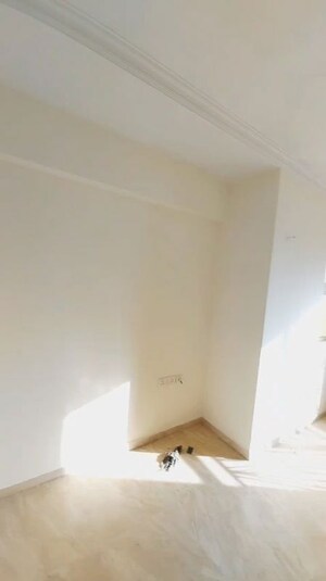 Room in 2 BHK Apartment at Hiranandani Meadows, Manpada – for Rent