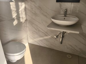 Bathroom in 1.5 BHK Apartment at Vile Parle West – for Rent