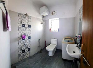 Bathroom in 1 BHK Apartment at Vasant Kunj – for Rent