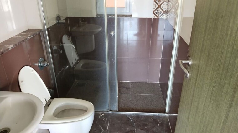 Bathroom, db-woods 4 Bedroom 1600 Sq.Ft. Apartment In Goregaon East Mumbai 10206333