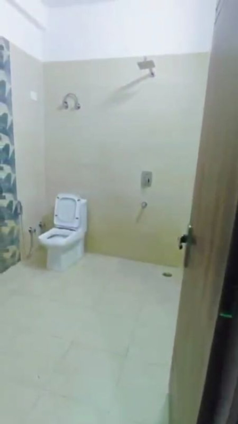 Bathroom, sector 10 greater noida 4 Bedroom 2300 Sq.Ft. Villa In Sector 10 Greater Noida Greater Noida 10206337