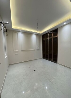 Room in 4 BHK Builder Floor at Uppal Southend, Sector 49 – for Sale