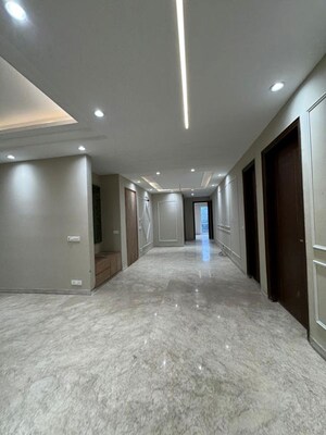 Room in 4 BHK Builder Floor at Uppal Southend, Sector 49 – for Sale