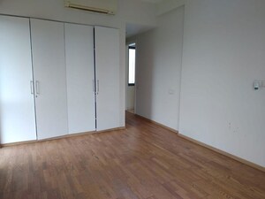 Room in 4 BHK Apartment at BPTP Mansions Park Prime, Sector 66 – for Sale