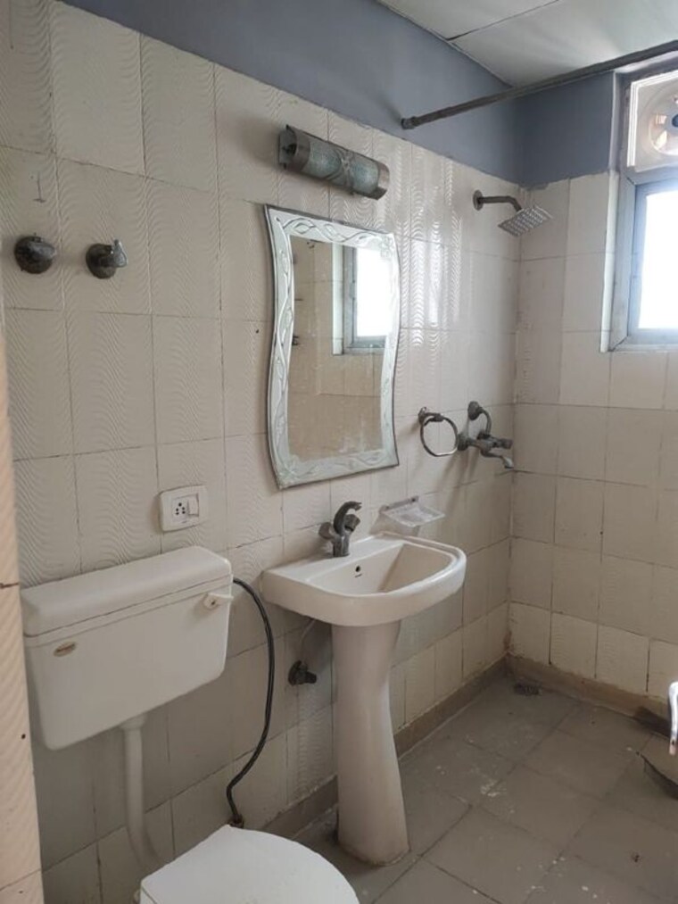 Bathroom, piyush-heights 2 Bedroom 1268 Sq.Ft. Apartment In Sector 89 Faridabad 10206360