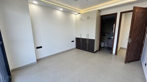 Room in 3 BHK Builder Floor at Sushant Lok I – for Rent