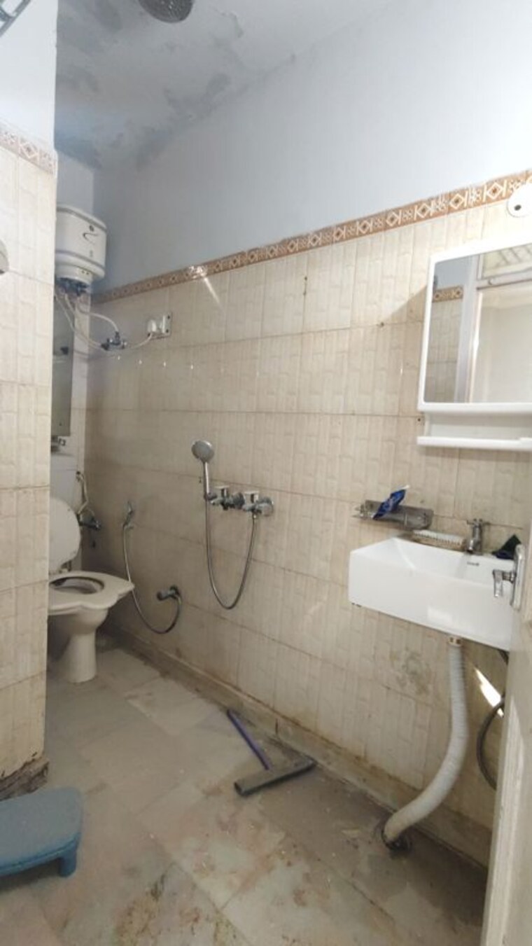 Bathroom, govindpuri 1 Bedroom 450 Sq.Ft. Builder Floor In Govindpuri Delhi 10206412
