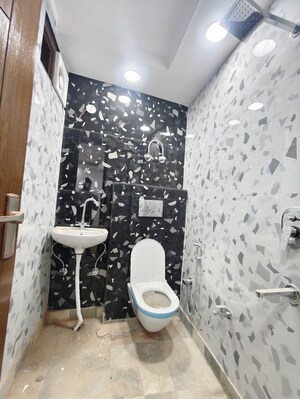 Master Bedroom in 3 BHK Builder Floor at Govindpuri – for Sale