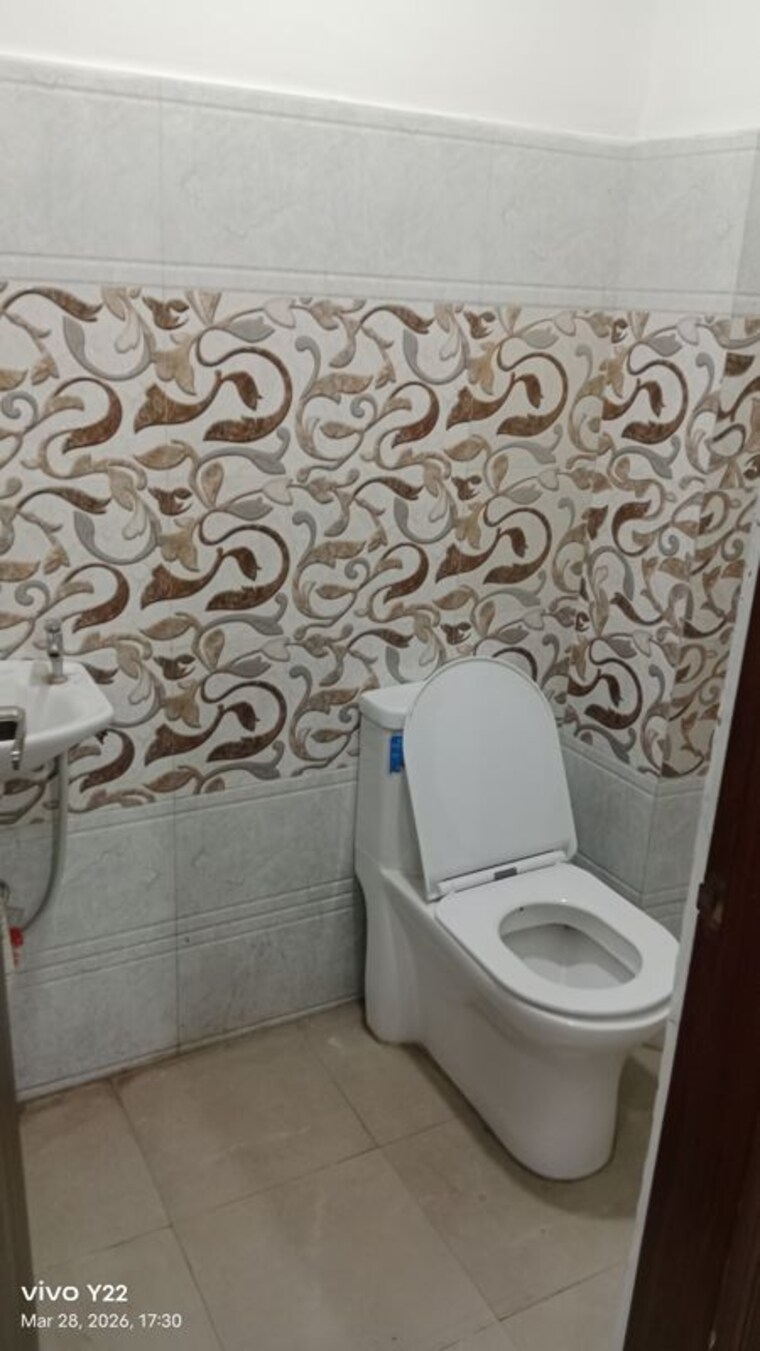 Bathroom, laxmi nagar Commercial Office Space 700 Sq.Ft. In Laxmi Nagar Delhi 10206434