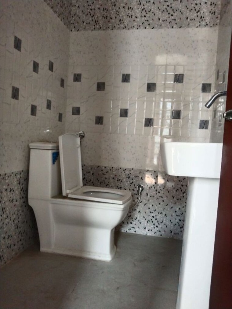 Bathroom, sector 47 4 Bedroom 245 Sq.Ft. Builder Floor In Sector 47 Chandigarh 10206439