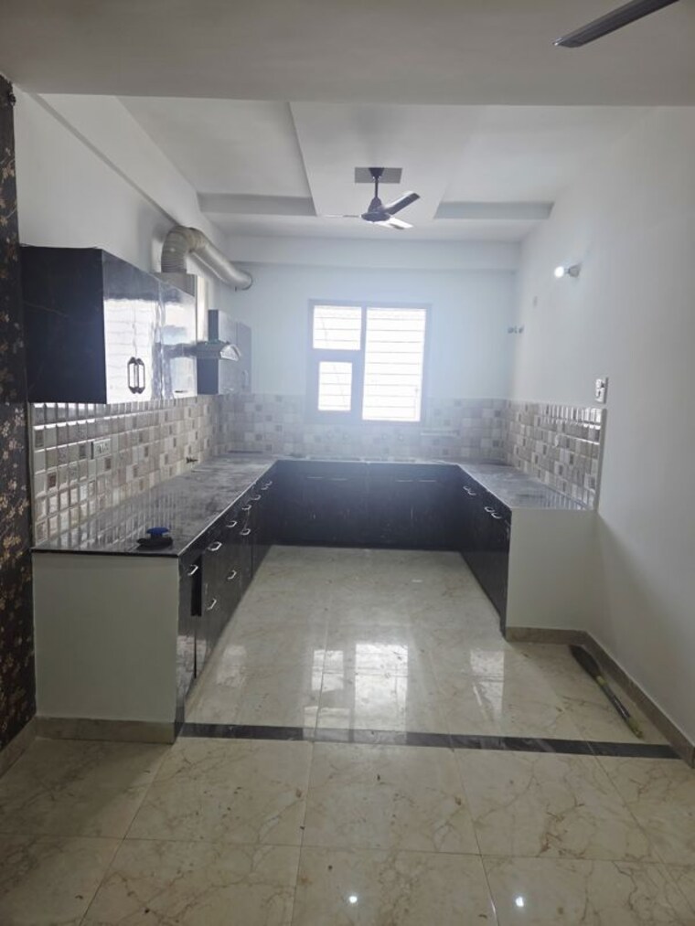 Kitchen, dhakoli 3 Bedroom 150 Sq.Yd. Apartment In Dhakoli Zirakpur 10206444