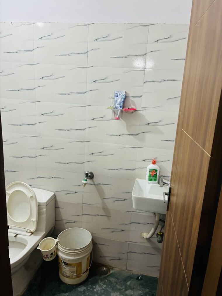 Bathroom, chattarpur 1 RK 800 Sq.Ft. Apartment In Chattarpur Delhi 10206435