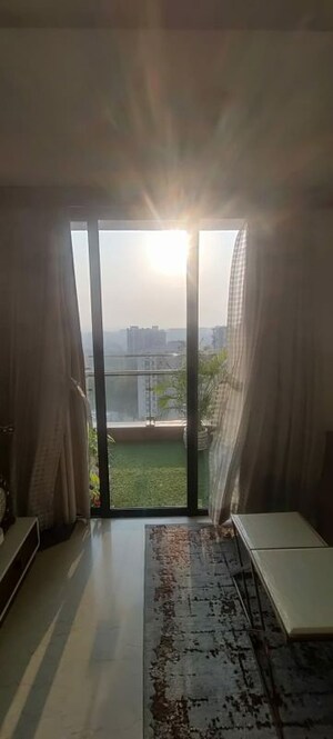 Room in 3 BHK Apartment at Shapoorji Pallonji Vicinia, Powai – for Rent