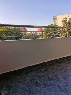 Swimming Pool in 1 BHK Builder Floor at Vipul Square, Sushant Lok I – for Rent