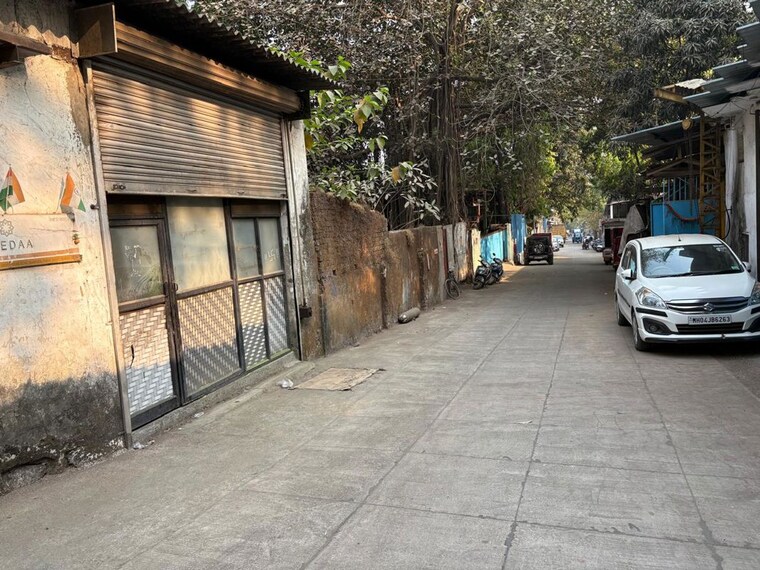  Parking, manpada Commercial Warehouse 2000 Sq.Yd. In Manpada Thane 10206526