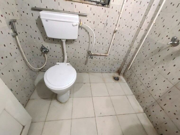 Bathroom, aarey colony 3 Bedroom 970 Sq.Ft. Apartment In Aarey Colony Mumbai 10206536