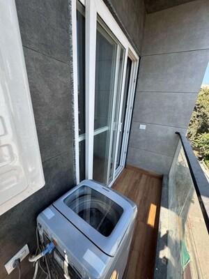 Balcony in 1.5 BHK Builder Floor at Ansal Plaza Sector-23, Sector 23 – for Rent