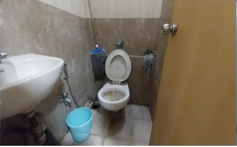 Washroom, chembur Commercial Office Space 2210 Sq.Ft. In Chembur Mumbai 10206534