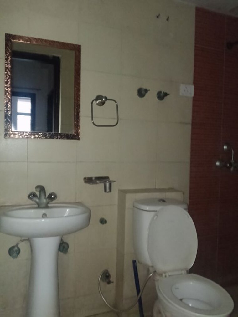 Bathroom, mahagun-mywoods-ii 2 Bedroom 1100 Sq.Ft. Apartment In Sector 16c Greater Noida Greater Noida 10206546