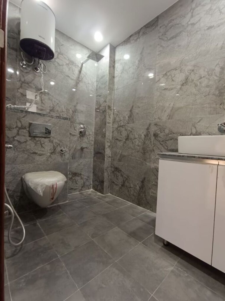 Bathroom, saket 3 Bedroom 1600 Sq.Ft. Apartment In Saket Delhi 10206566