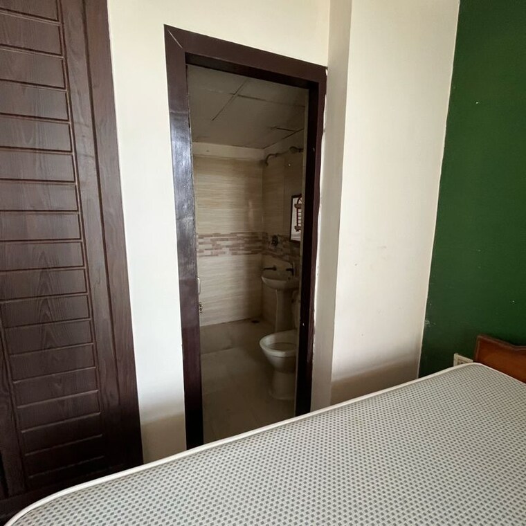 Room, amrapali-zodiac 2.5 Bedroom 1075 Sq.Ft. Apartment In Sector 120 Noida 10206569