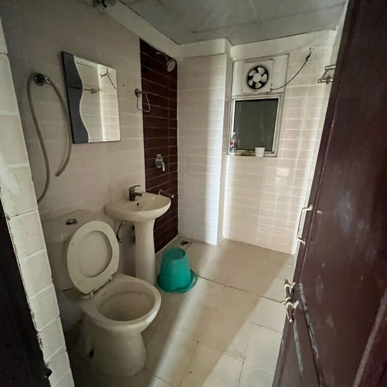 Bathroom, amrapali-zodiac 2.5 Bedroom 1075 Sq.Ft. Apartment In Sector 120 Noida 10206569