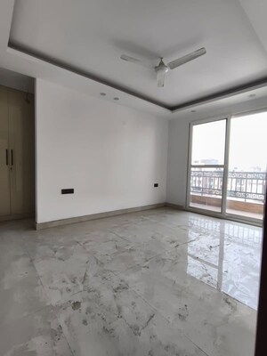 Room in 3 BHK Apartment at Saket – for Rent