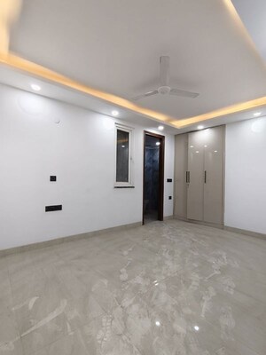 Room in 3 BHK Apartment at Saket – for Rent