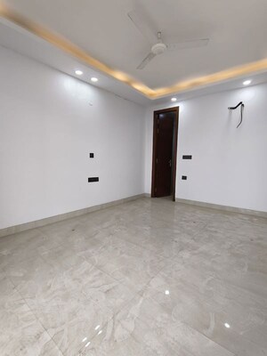 Room in 3 BHK Apartment at Saket – for Rent