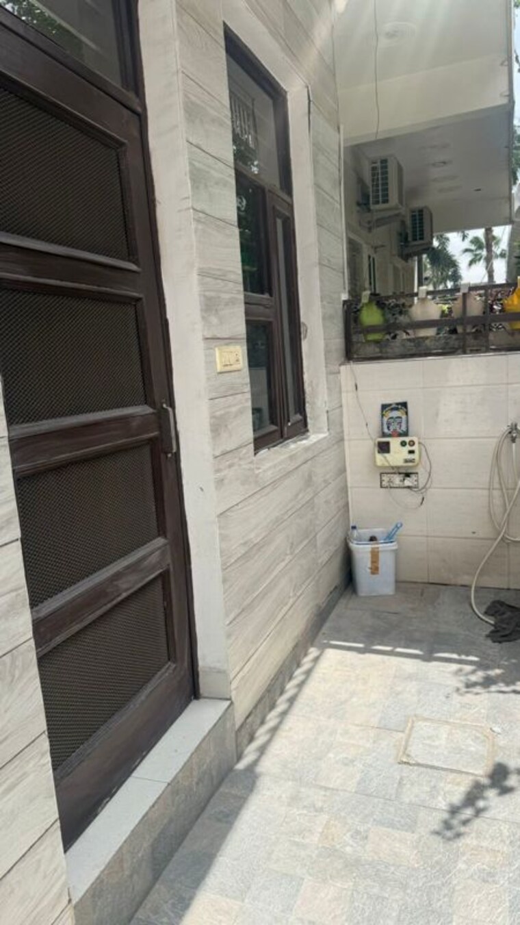 Balcony, vip road 2 Bedroom 900 Sq.Ft. Apartment In Vip Road Zirakpur 10206581