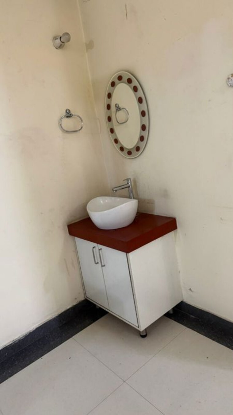 Bathroom, vip road 2 Bedroom 900 Sq.Ft. Apartment In Vip Road Zirakpur 10206581