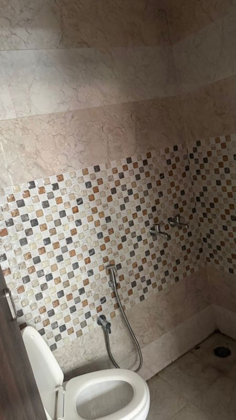 Bathroom, vip road 2 Bedroom 1250 Sq.Ft. Apartment In Vip Road Zirakpur 10206582