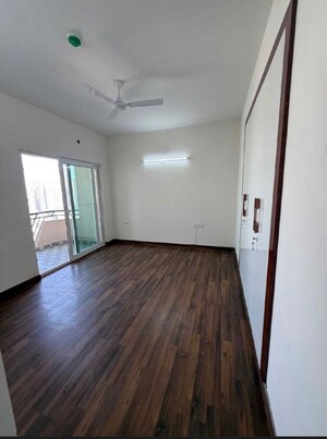 Room in 2.5 BHK Builder Floor at CRC Sublimis, Sector 1 Greater Noida – for Rent